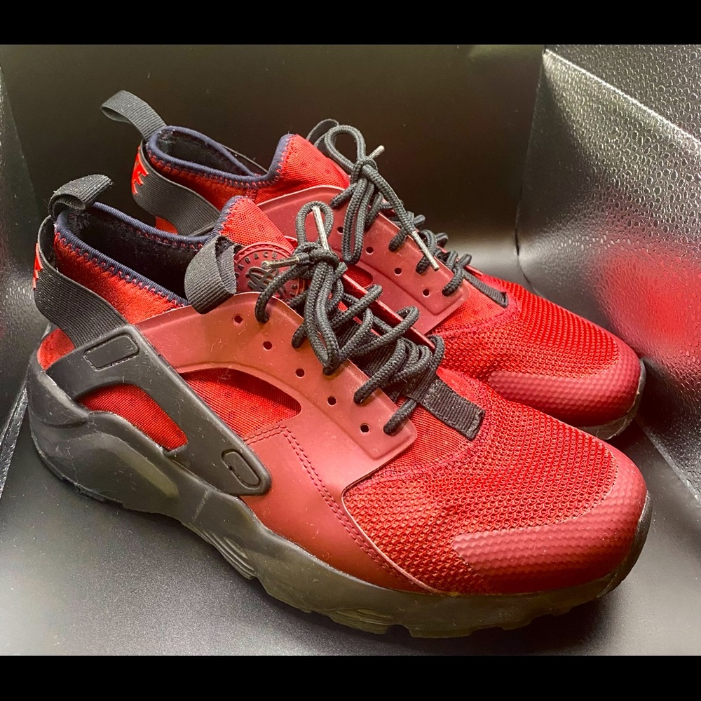 Nike Huarache Burgundy/Black sneaker.